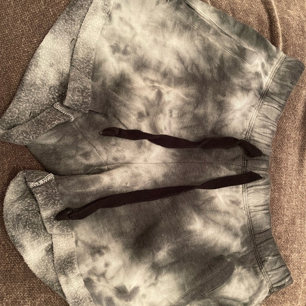 Victoria’s Secret Pink Everyday lounge heritage shorts in XS. Grey/white.